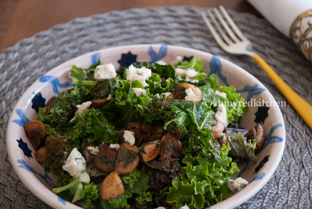 Kale salad with mushrooms