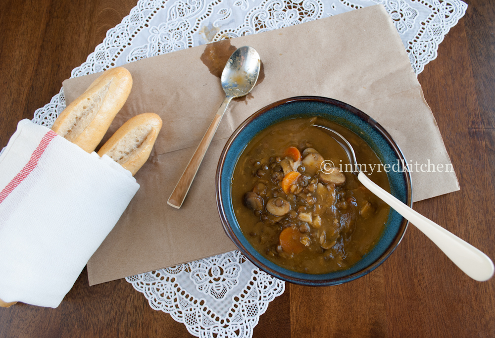 Roasted garlic and lentil soup