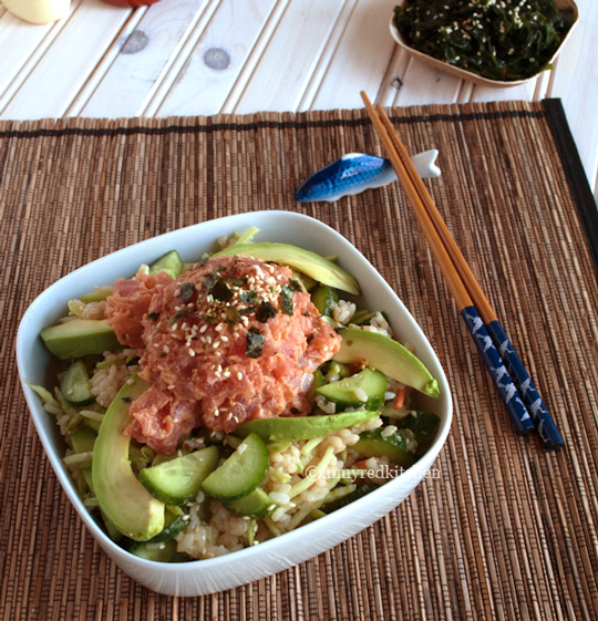 Spicy tuna with cucumber salad