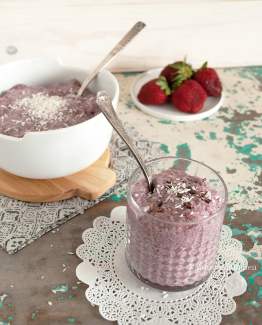 Creamy strawberry chia seeds pudding