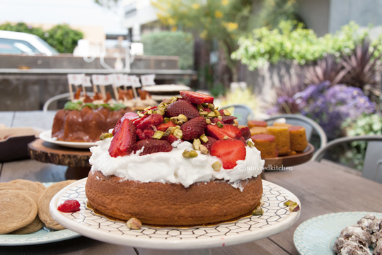 Rose sponge cake with strawberries and pistachios