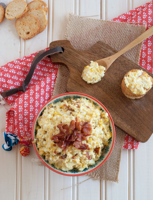 Bacon & cheddar egg salad