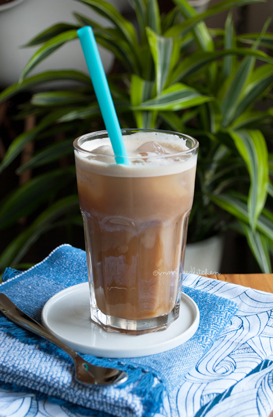 Iced vanilla latte