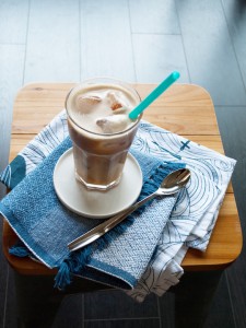 Iced vanilla latte, the best iced coffee and easy to make at home! | in my Red Kitchen