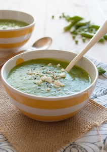 Fresh pea soup with mint, the best soup for Spring! | in my Red Kitchen