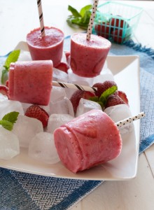 Strawberry frozen yogurt popsicles with mint - I'm ready for #summer! | in my Red Kitchen