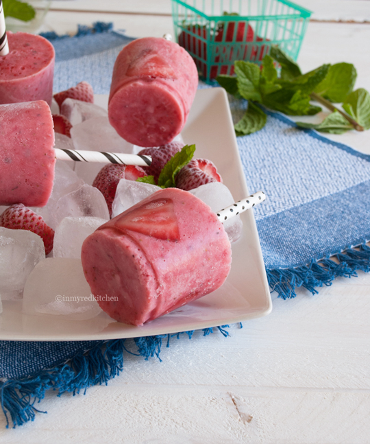 Strawberry frozen yogurt popsicles with mint - I'm ready for #summer! | in my Red Kitchen