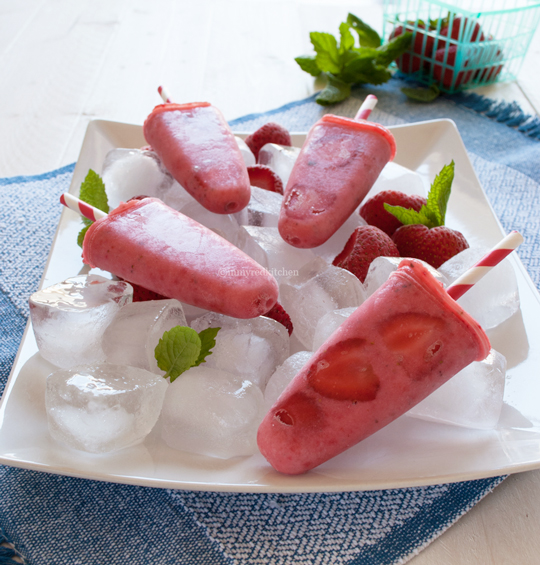 Strawberry frozen yogurt popsicles with mint