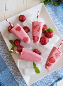 Strawberry frozen yogurt popsicles with mint - I'm ready for #summer! | in my Red Kitchen