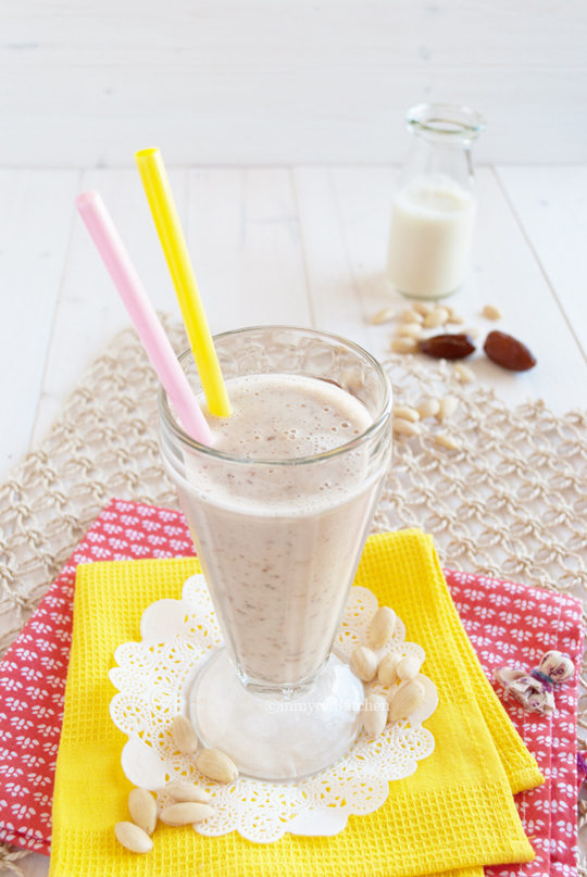 Almond date shake