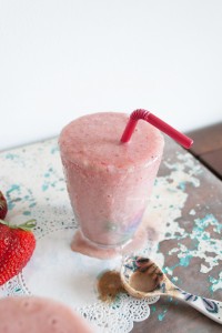iced strawberry almond smoothie| in my Red Kitchen