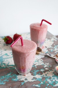 iced strawberry almond smoothie| in my Red Kitchen
