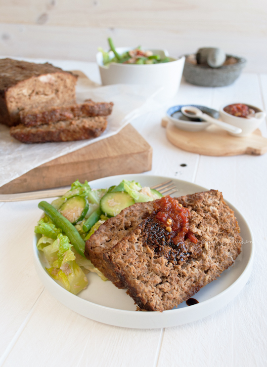 Meatloaf with an Indonesian twist, great to serve with a salad! | in my Red Kitchen