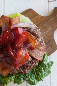 Summer burger with strawberries and bacon | in my Red Kitchen