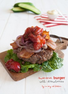 Summer burger with strawberries and bacon | in my Red Kitchen