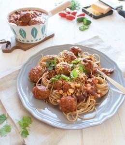 Spaghetti & meatballs - Mexican style! | in my Red Kitchen #mexican #recipe #spaghetti #meatballs