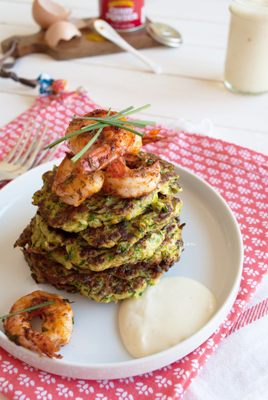 Curried zucchini fritters with spicy shrimp, a balanced and healthy meal! | in my Red Kitchen #glutenfree #zucchini #pancakes #shrimp #paleo