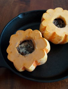 Roasted squash with gorgonzola, mushrooms and apple | in my Red Kitchen #fall #fallfood #pumpkin #squash