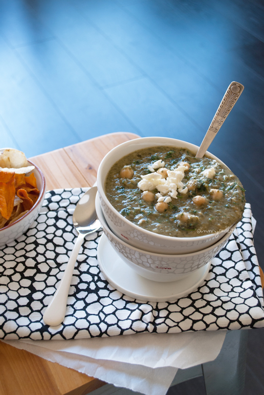 Chickpea soup with spinach