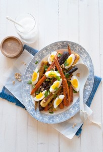Curried roasted carrots with eggs, a perfect brunch dish! | in my Red Kitchen #carrots #recipe #eggs #paleo #curry