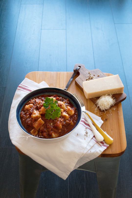 Slow cooker pasta meat sauce