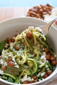 Zucchini noodles with crispy chickpeas, vegetarian and low carb! | in my Red Kitchen