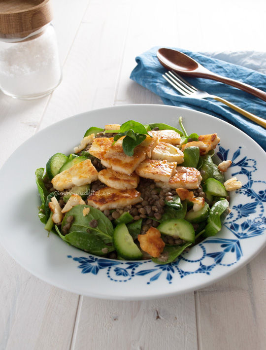 Lentil salad with halloumi