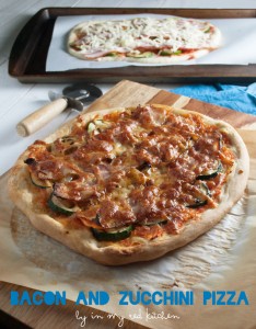 Bacon and zucchini pizza... did someone say BACON? | in my Red Kitchen #bacon #pizza #zucchini #summer #tomatosauce