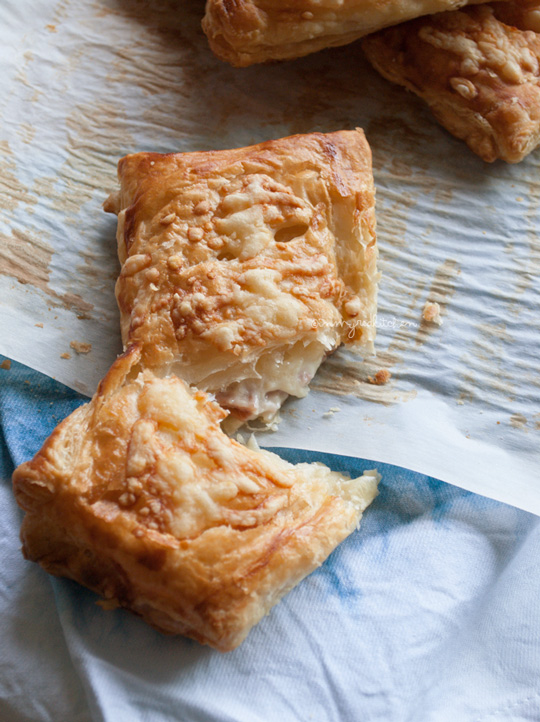 Kaasbroodjes // Gouda Cheese Pastries | in my Red Kitchen