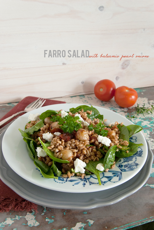 Farro salad with balsamic pearl onions, spinach and goat cheese | in my Red Kitchen