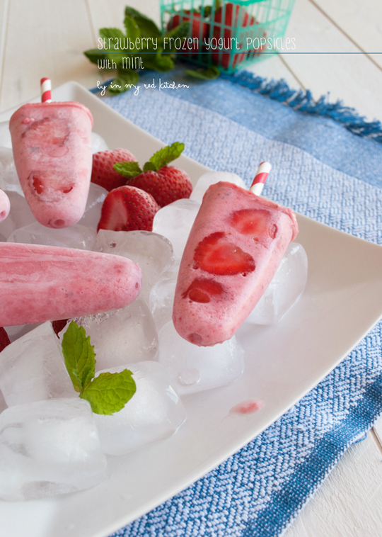 Strawberry frozen yogurt popsicles with mint - I'm ready for #summer! | in my Red Kitchen